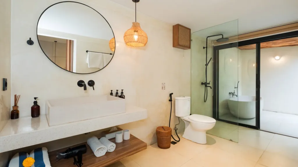 Lexington Palace Villa, Uluwatu — bathroom, walk-in shower at Lexington Palace Villa