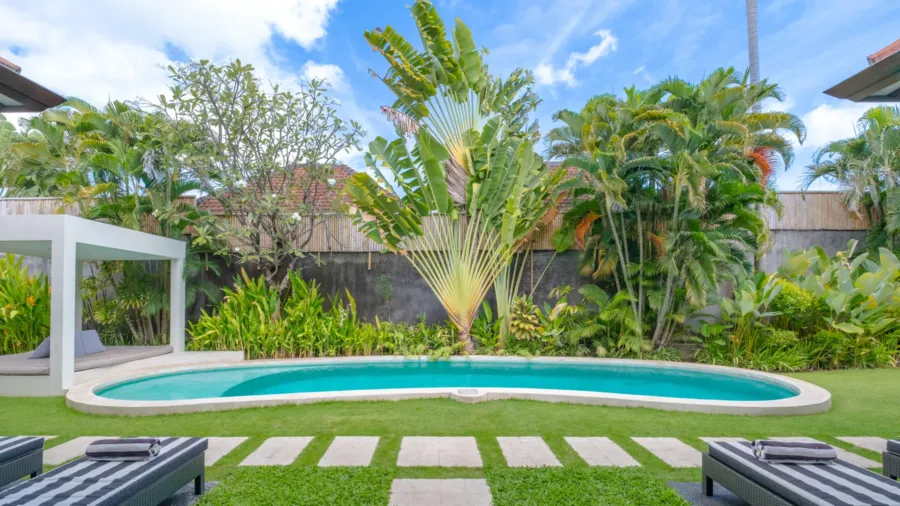 Villa Alice Satu — 2BR Villa with Free-Form Pool and Garden Bathtubs in Central Seminyak