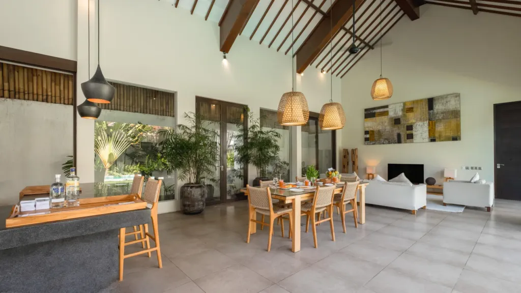 Dining table and kitchen bar counter at Villa Alice Satu