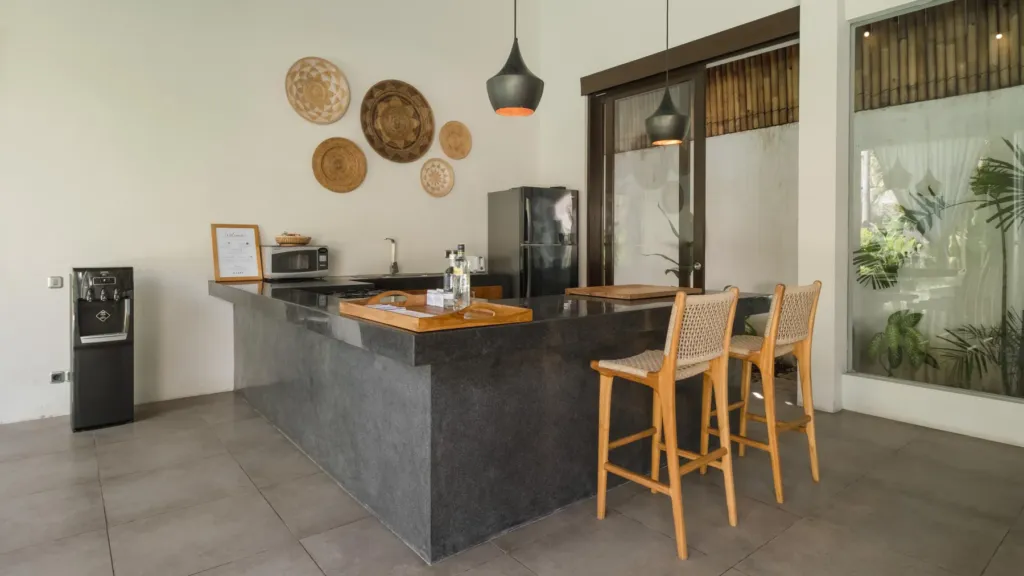 Dark stone kitchen island with bar stools at Villa Alice Satu
