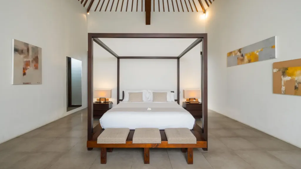 Second four-poster king bedroom at Villa Alice Satu