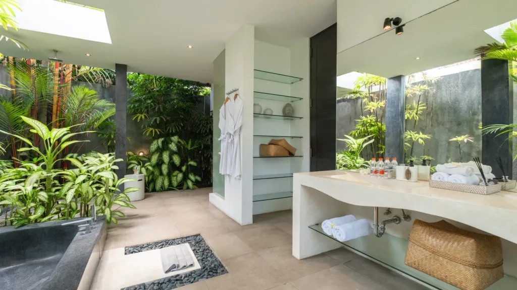 Second en-suite with a stone vanity and sunken bathtub at Villa Alice Satu
