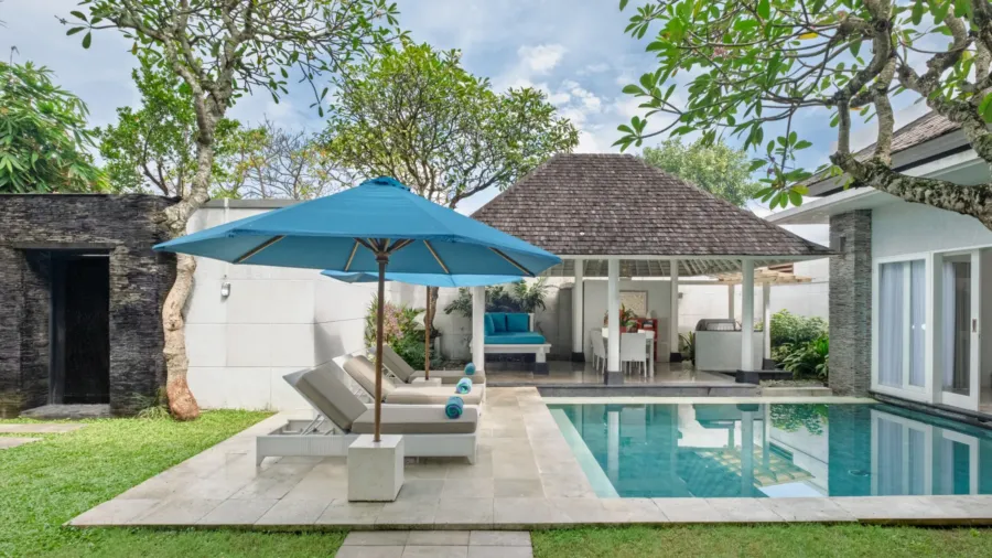 Villa Alun — 3BR Pool Villa, Open-Air Stone Bath and a Walk to the Beach in Batu Belig