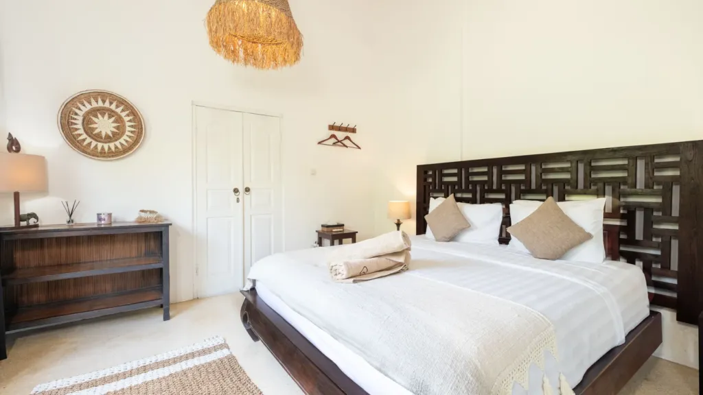Villa Mogi, Seminyak — bedroom, king bed and woven wall art in a bedroom at Villa Mogi
