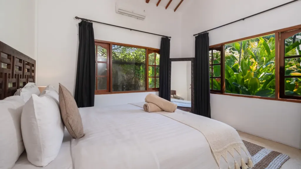 Villa Mogi, Seminyak — bedroom, villa Mogi with windows onto the greenery on two sides