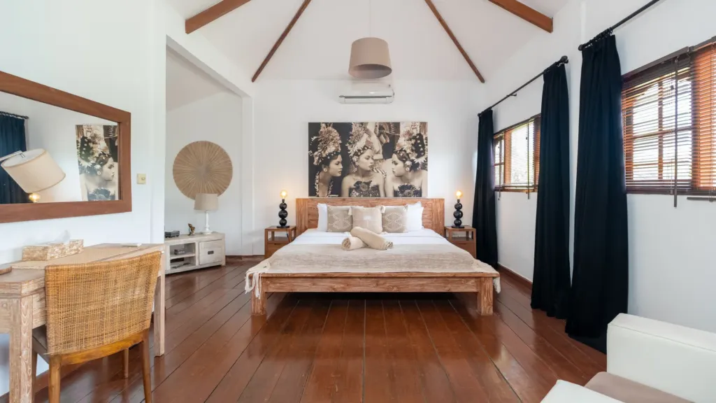 Villa Mogi, Seminyak — bedroom, villa Mogi with rattan armchairs, television and artwork
