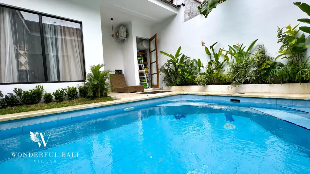 3BR villa for rent in Umalas — pool, pool and sun terrace in the walled tropical courtyard