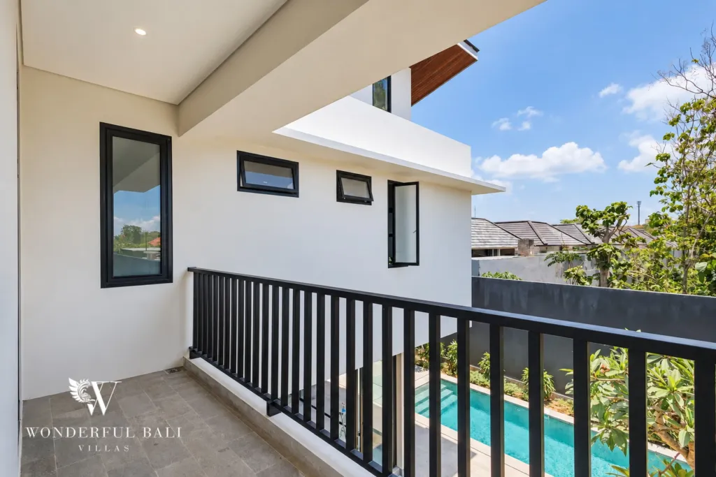 3BR villa for rent in Ungasan, Uluwatu — terrace, upper balcony looking out over the bay