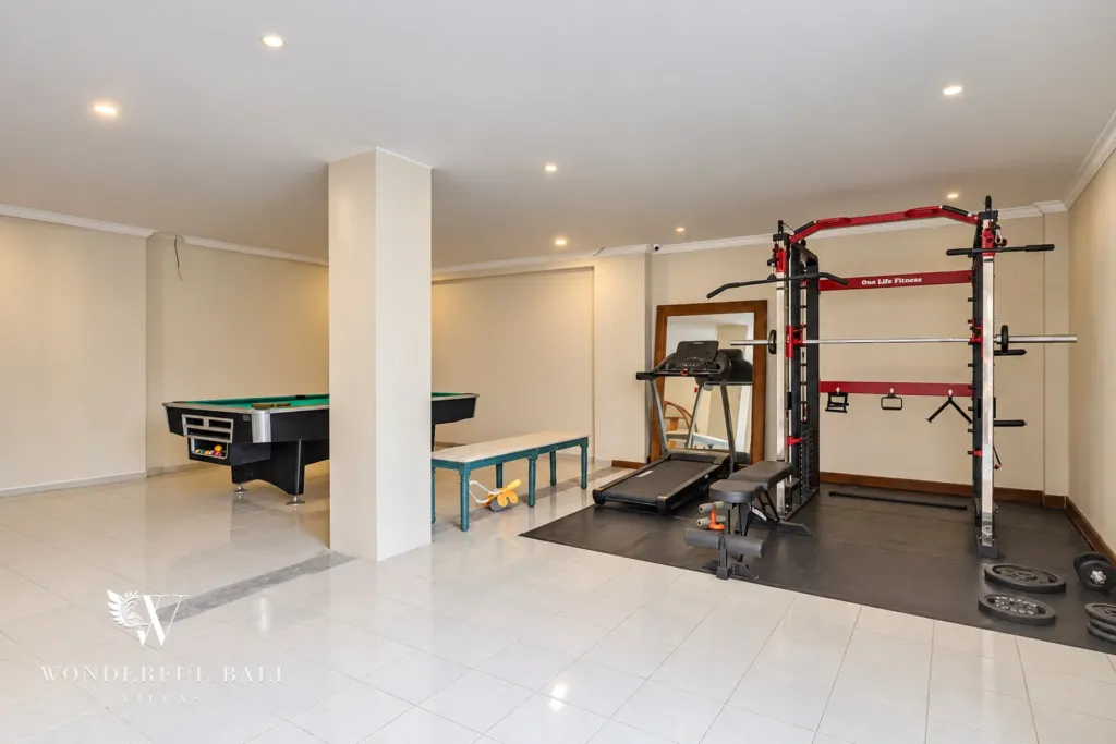 5BR villa for sale in Pererenan — home gym with power rack and treadmill in the basement