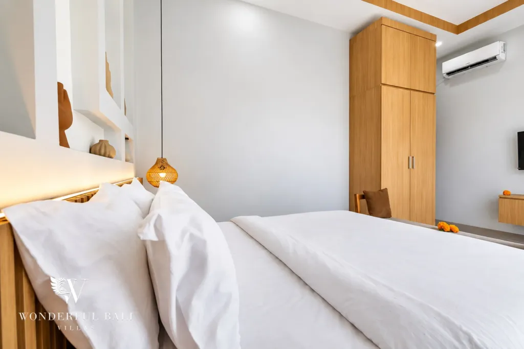 3BR villa for rent in Umalas, Bali — bedroom, side view of the bedroom with fitted wardrobes and air conditioning