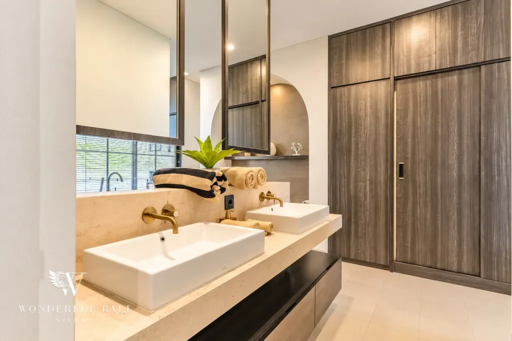 3BR villa for rent in Munggu — double vanity with brass taps