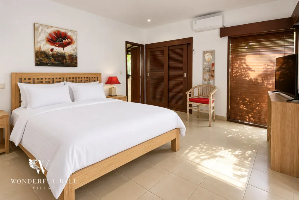 3BR villa for rent in Padonan, Canggu — bedroom, bedroom doorway with louvred timber wardrobe doors