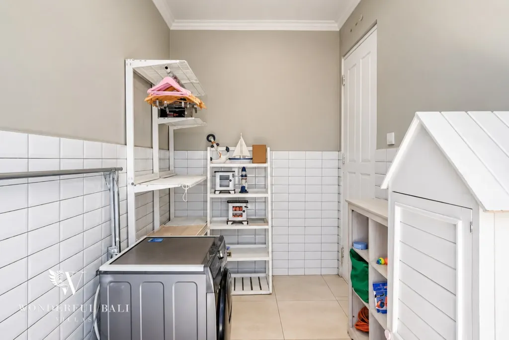 5BR villa for sale in Pererenan — laundry room with washing machine