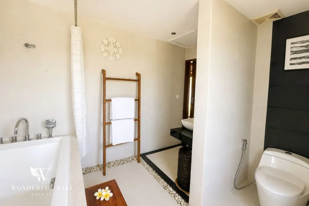 4BR villa for rent in Padonan, Canggu — shared bathroom, bathtub, shower and WC serving both ground-floor bedrooms