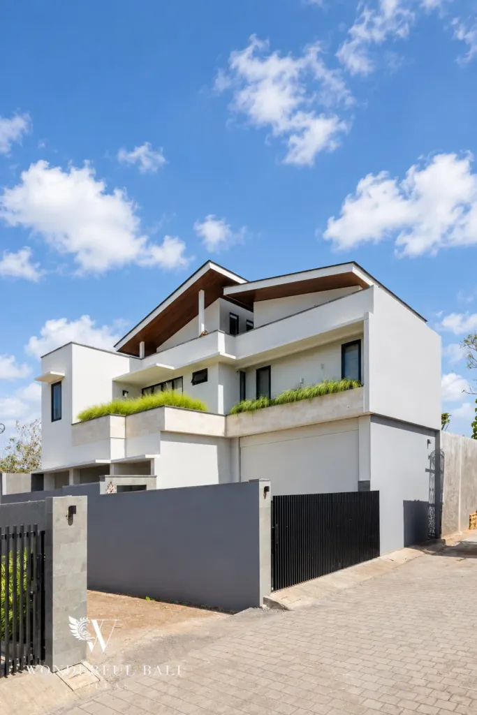 3BR villa for rent in Ungasan, Uluwatu — exterior, the front of the villa from the lane