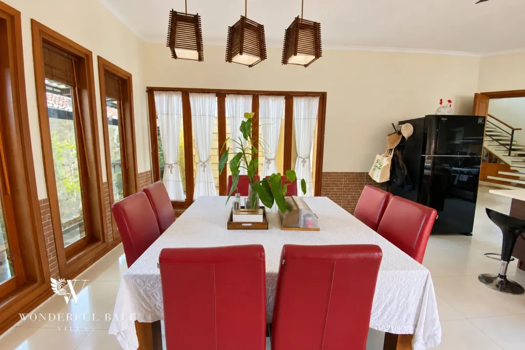 3BR villa for rent in Sanur — dining table for eight beside the garden doors