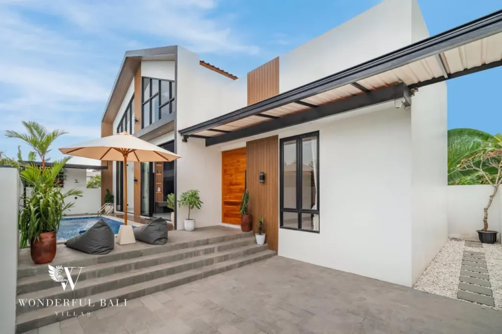 3BR villa for sale in Saba, Gianyar — entrance courtyard with steps and covered parking