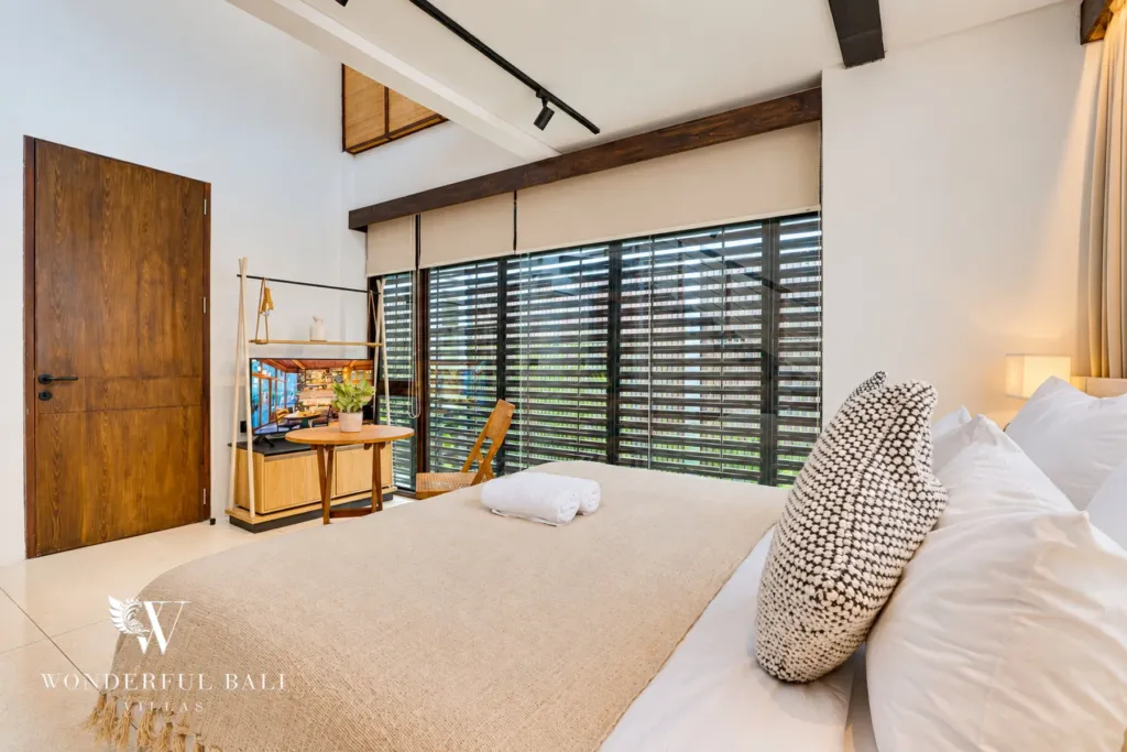 4BR villa for sale in Canggu — bedroom with double bed and desk