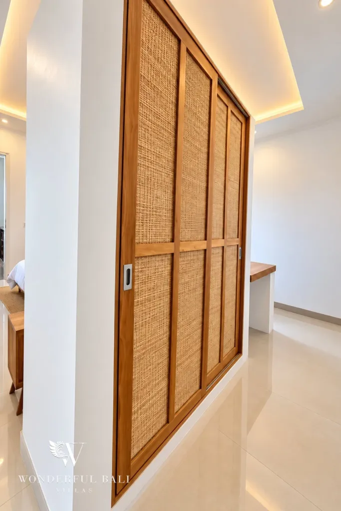 3BR villa for rent in Padonan — built-in rattan sliding wardrobe