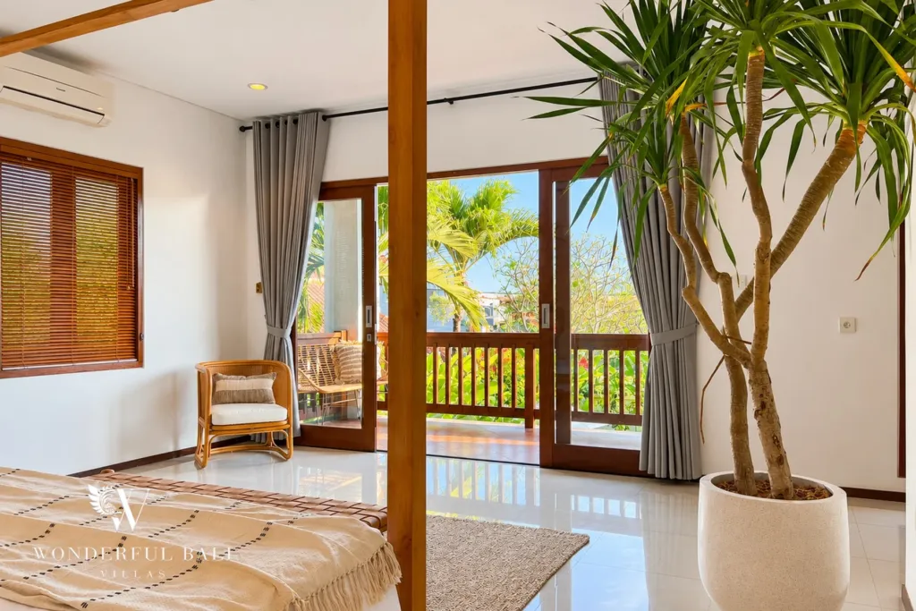 3BR villa Berawa, Canggu — upstairs bedroom with balcony