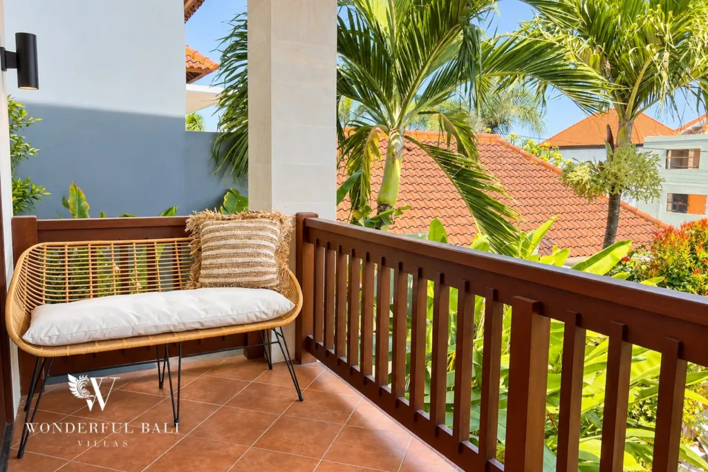3BR villa Berawa, Canggu — upstairs balcony seating