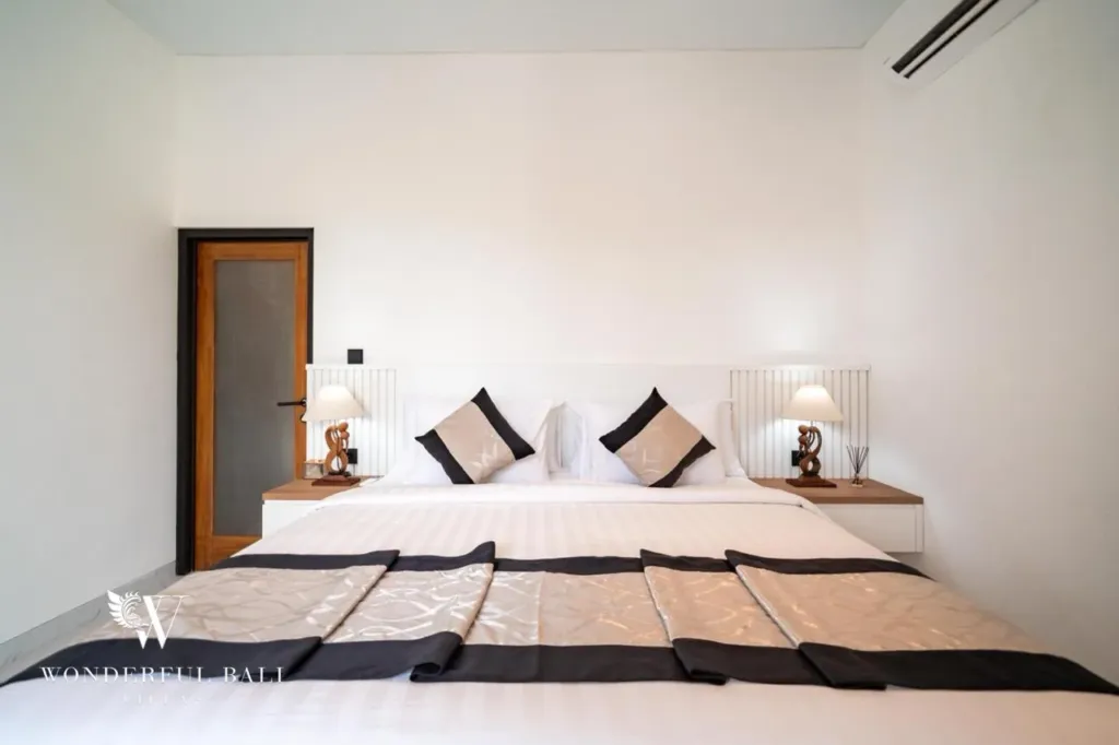 3BR villa for sale in Saba, Gianyar — bedroom with double bed and timber door