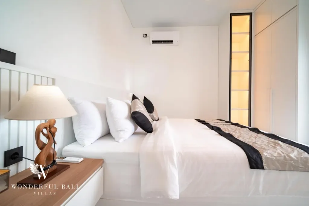 3BR villa for sale in Saba, Gianyar — bedroom with bedside lamp and tall light slot