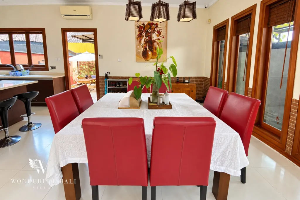 3BR villa for rent in Sanur — dining table with red leather chairs