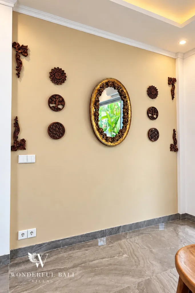 3BR villa for rent in Padonan — hallway with carved wall decor and mirror