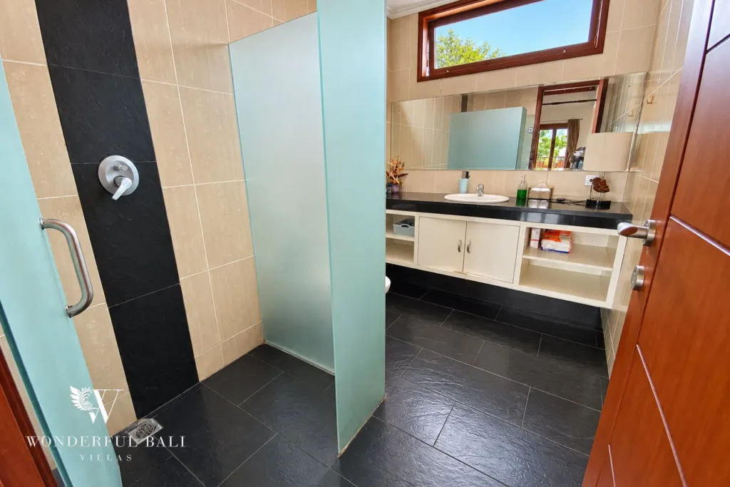 3BR villa for rent in Sanur — bathroom with walk-in shower
