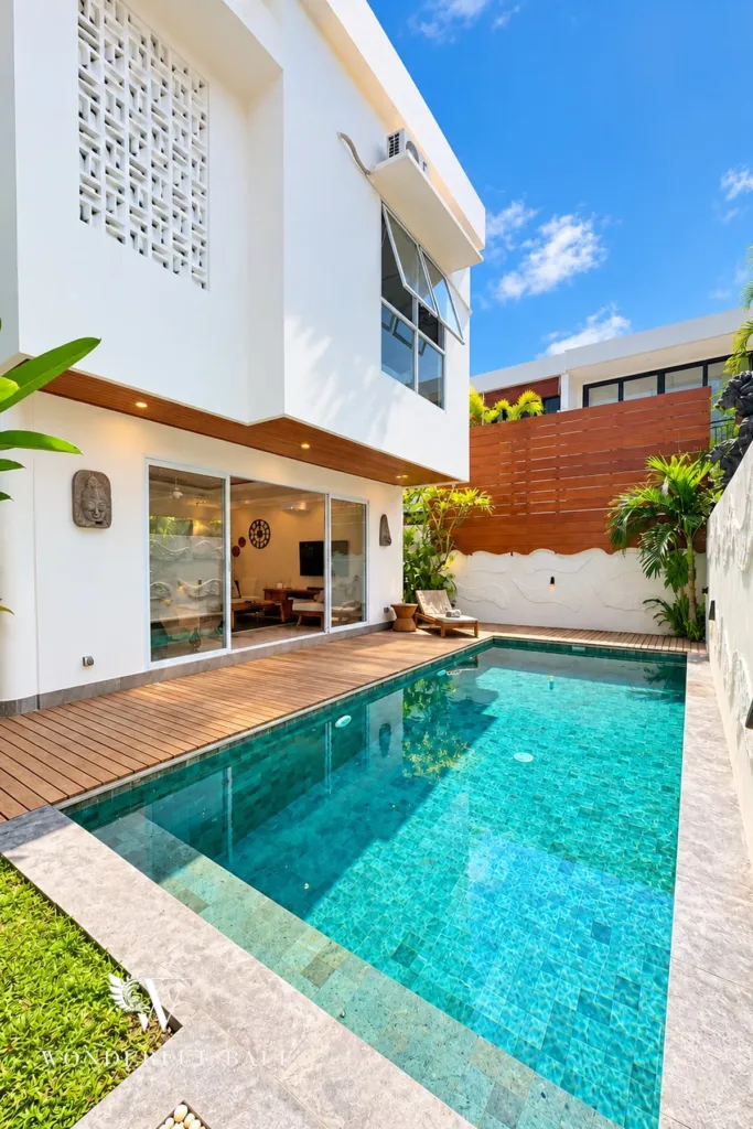 3BR villa for rent in Padonan — pool courtyard along the living area