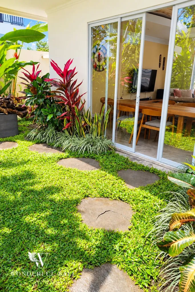3BR villa for rent in Padonan — lawn leading to the dining room doors