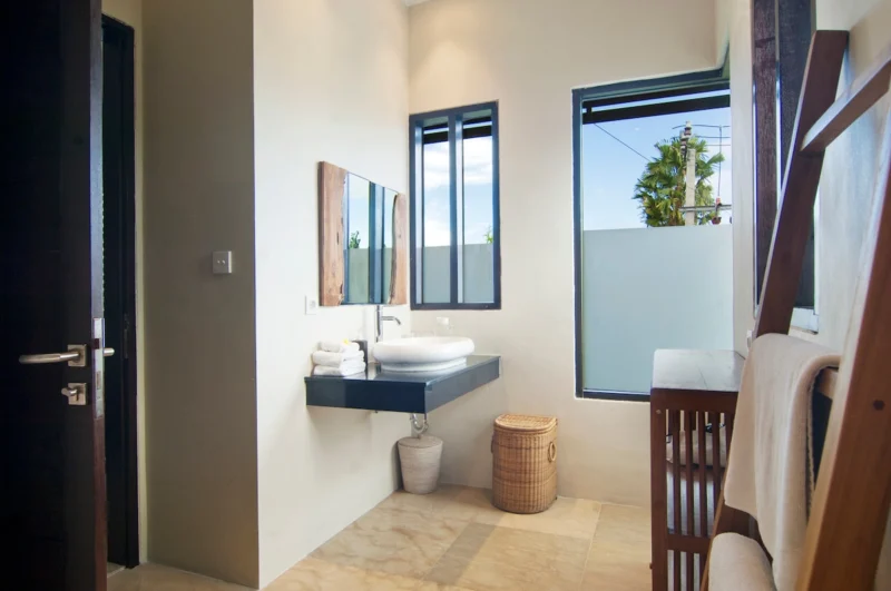 Master bathroom with walk-in shower at Villa Casaneo.