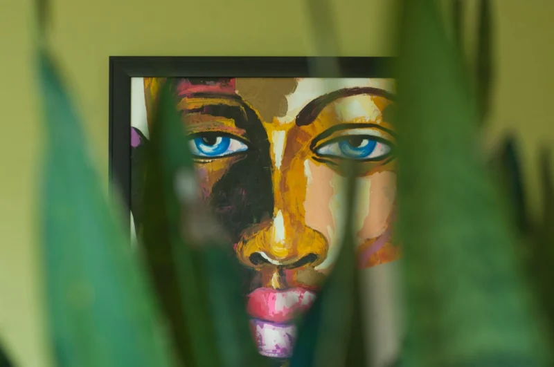 Throughout the villa you will find beautiful art and decoration, here in the master bedroom.