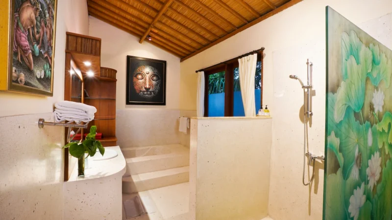 Ensuite bathroom in the third bedroom of Villa Bali Maja.