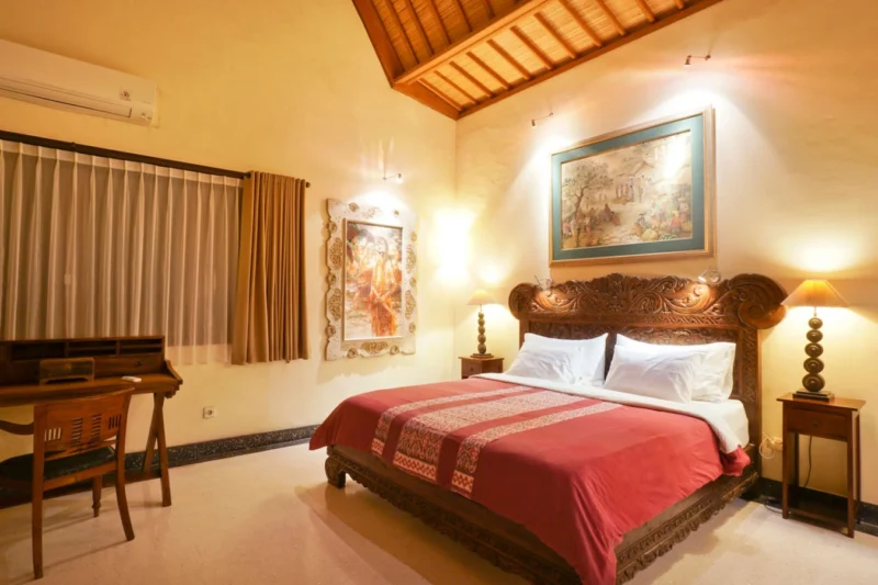the bedrooms upstairs by night