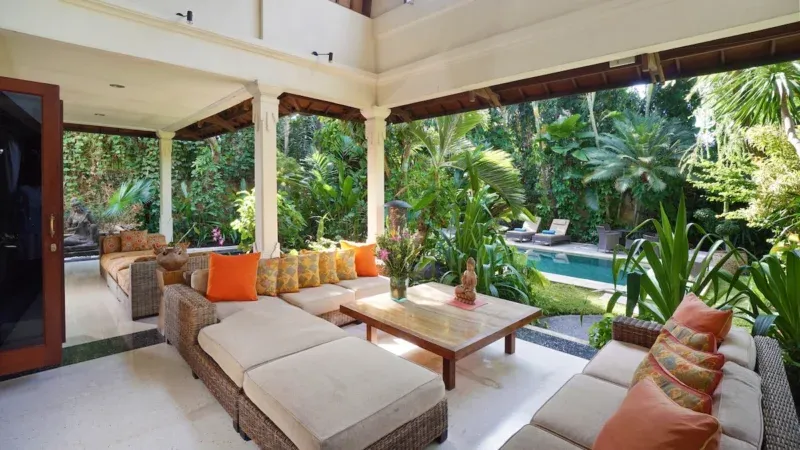 Entrance lounge area at Villa Bali Maja in Petitenget.