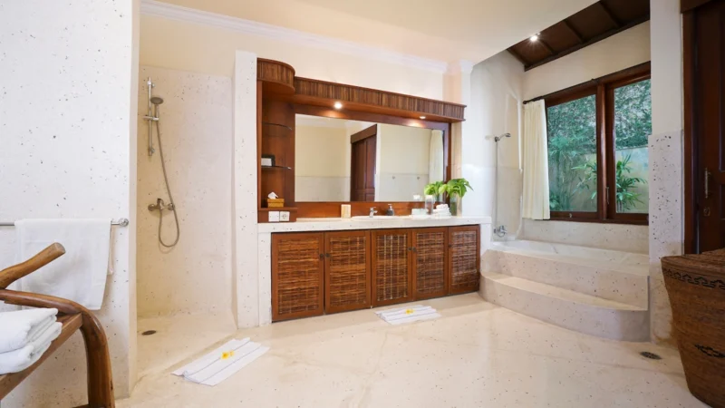 Private ensuite bathroom in the master bedroom at Villa Bali Maja.