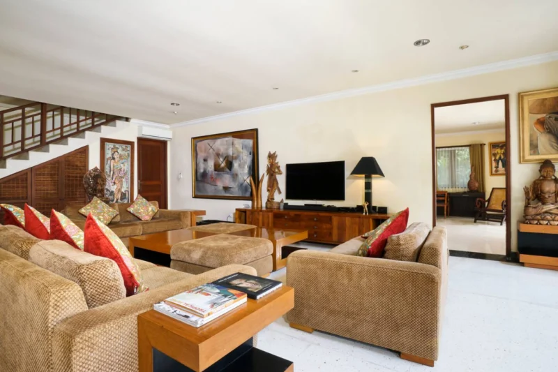 comfortable seating and TV with international TV channels and Netflix in the living room