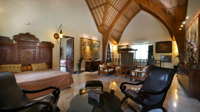 common area upstairs with an extra king size bed and seating area