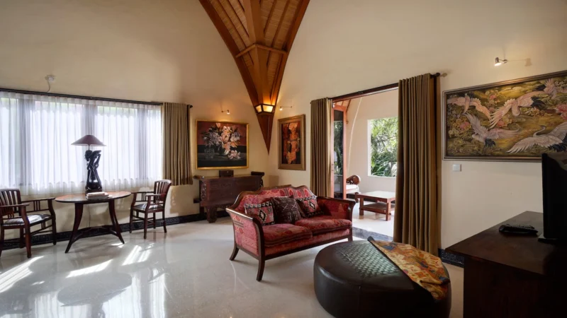 Bedroom with lounge seating and TV at Villa Bali Maja.