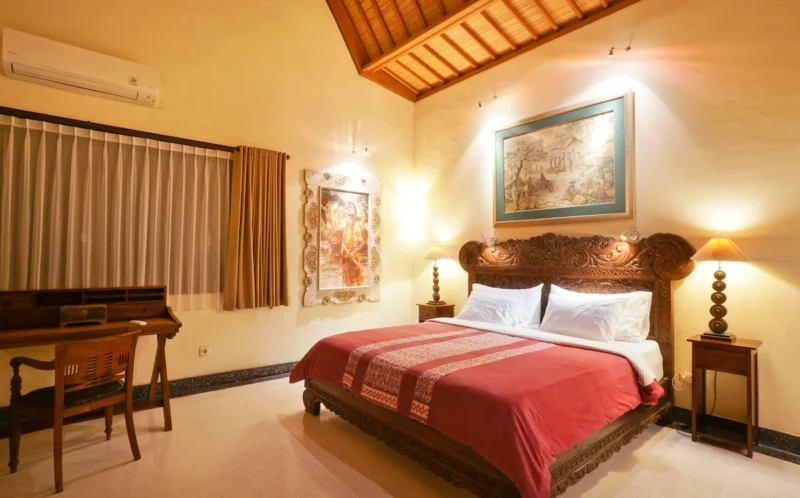 the bedrooms upstairs by night
