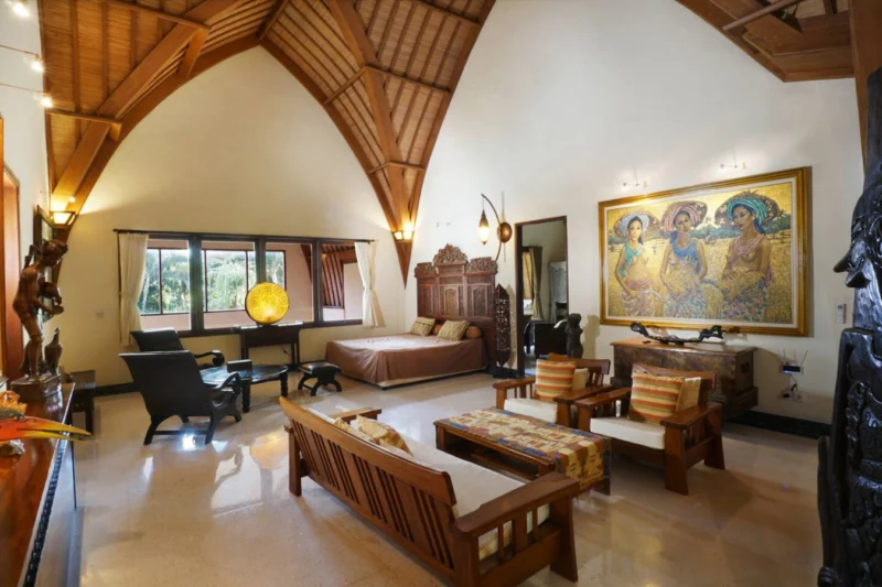 common area / living area upstairs with an extra king size bed