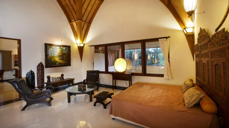 common area / living area upstairs with an extra king size bed