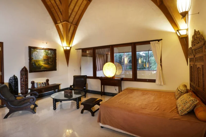 common area / living area upstairs with an extra king size bed