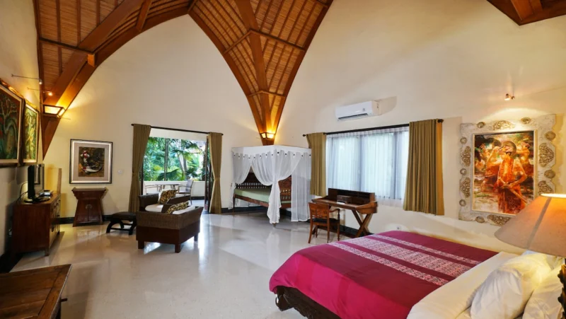 Third bedroom overlooking the garden at Villa Bali Maja.